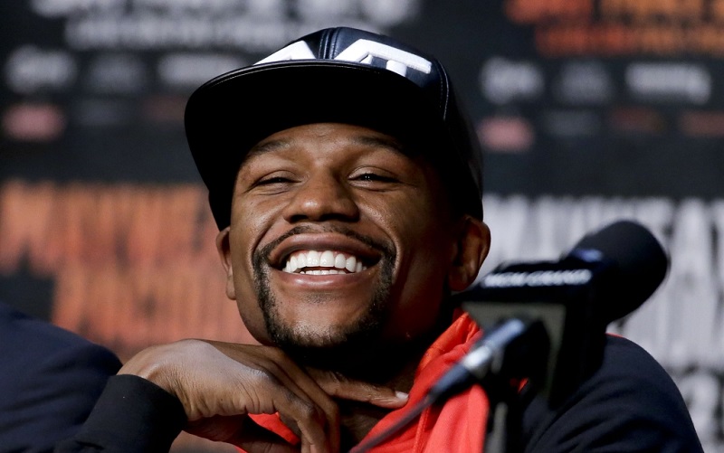 Мейвезер и МакГрегор провели первую дуэль взглядов и пресс-конференцию, MMA и UFC